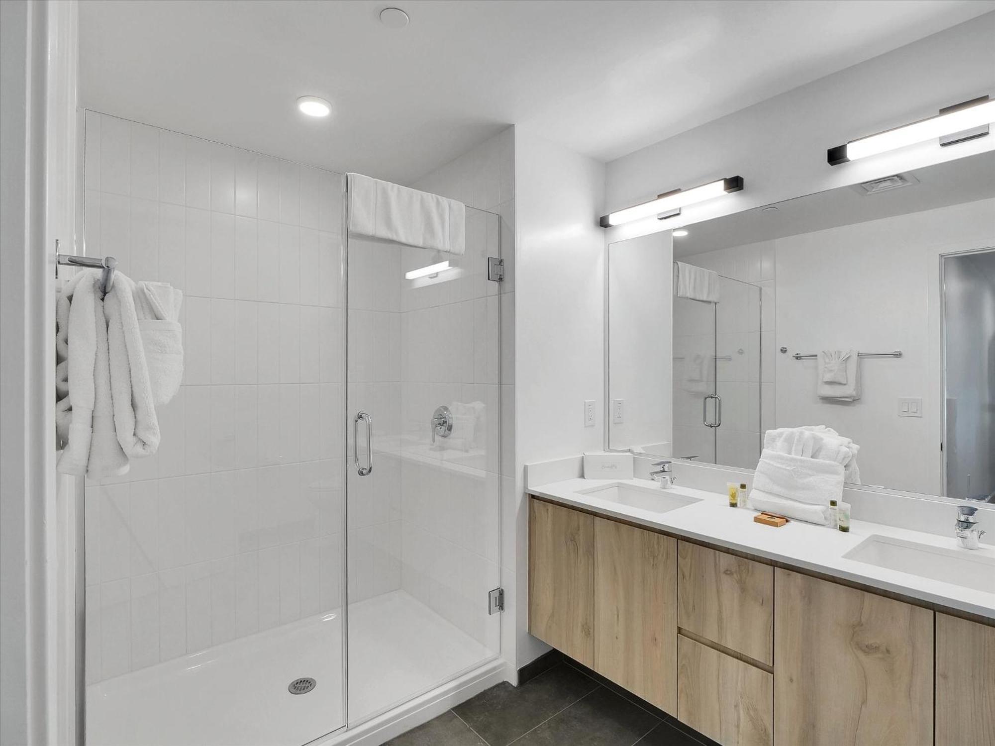 Global Luxury At Downtown
