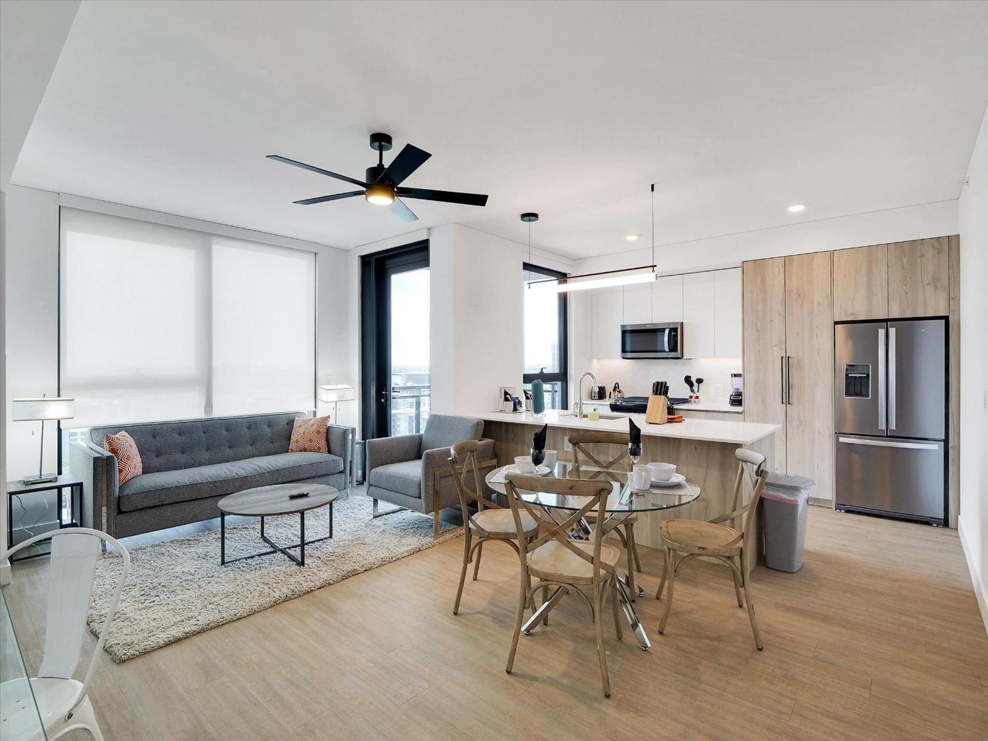 Global Luxury At Downtown Apartment