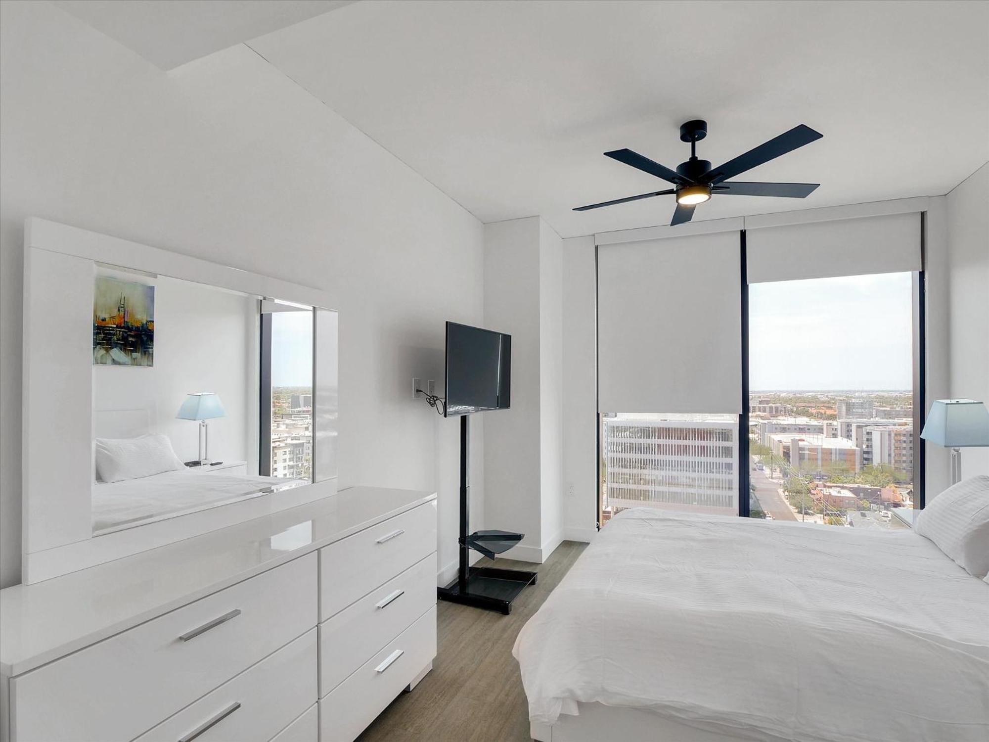 Global Luxury At Downtown Apartment Phoenix