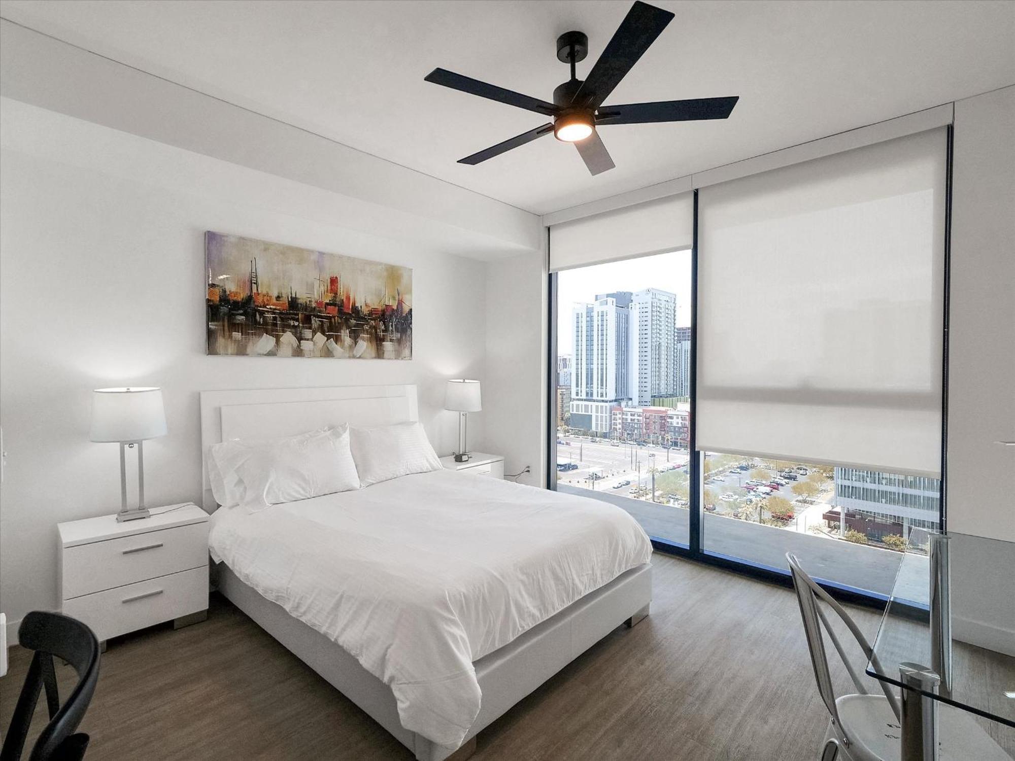 Global Luxury At Downtown Apartment
