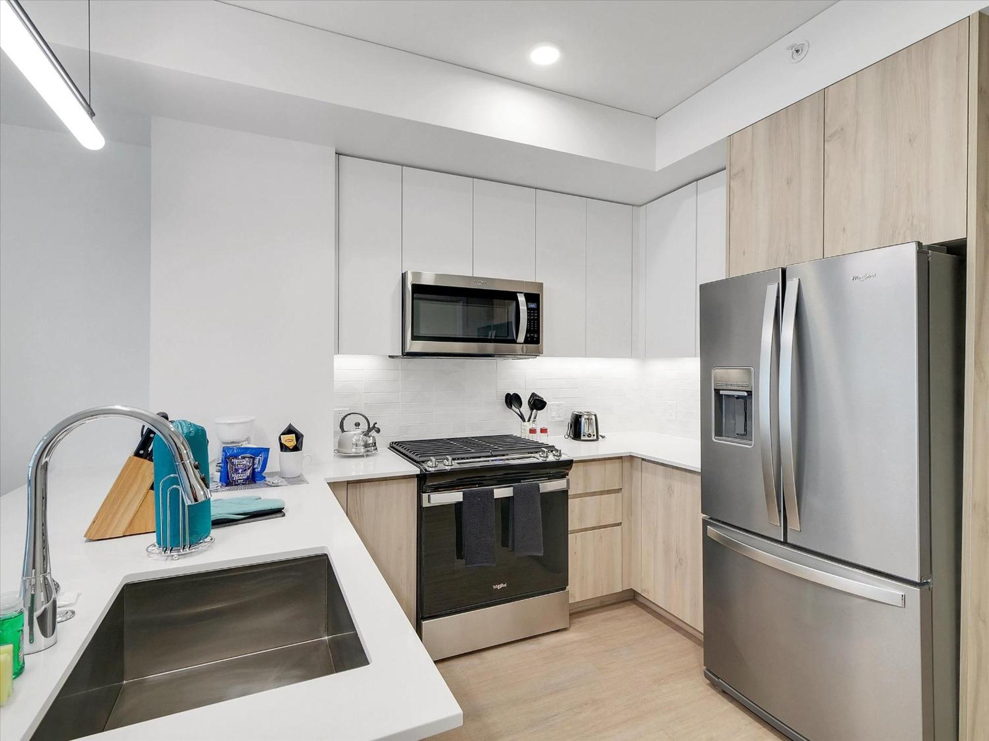 Global Luxury At Downtown Apartment