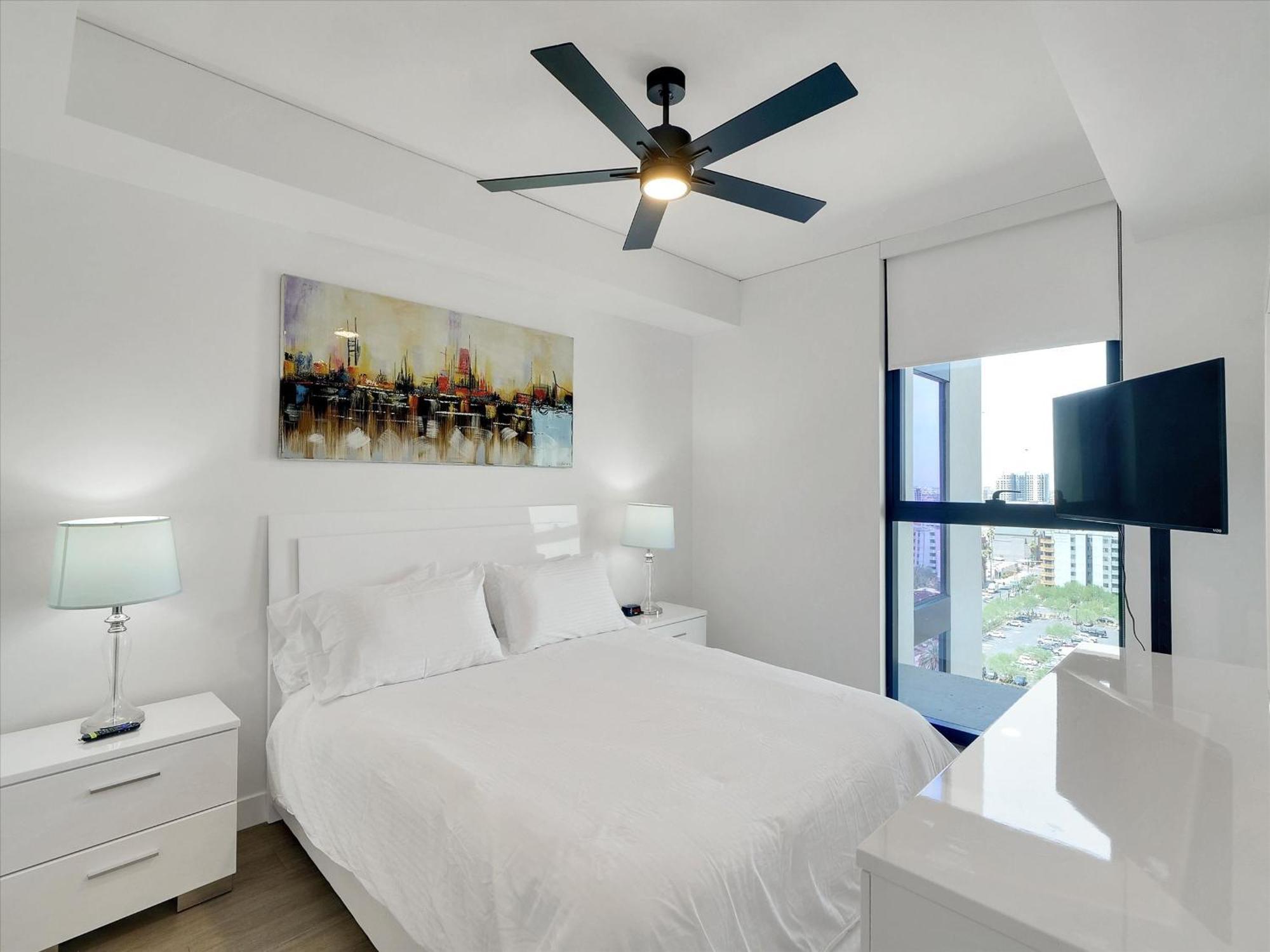 Global Luxury At Downtown Apartment Phoenix